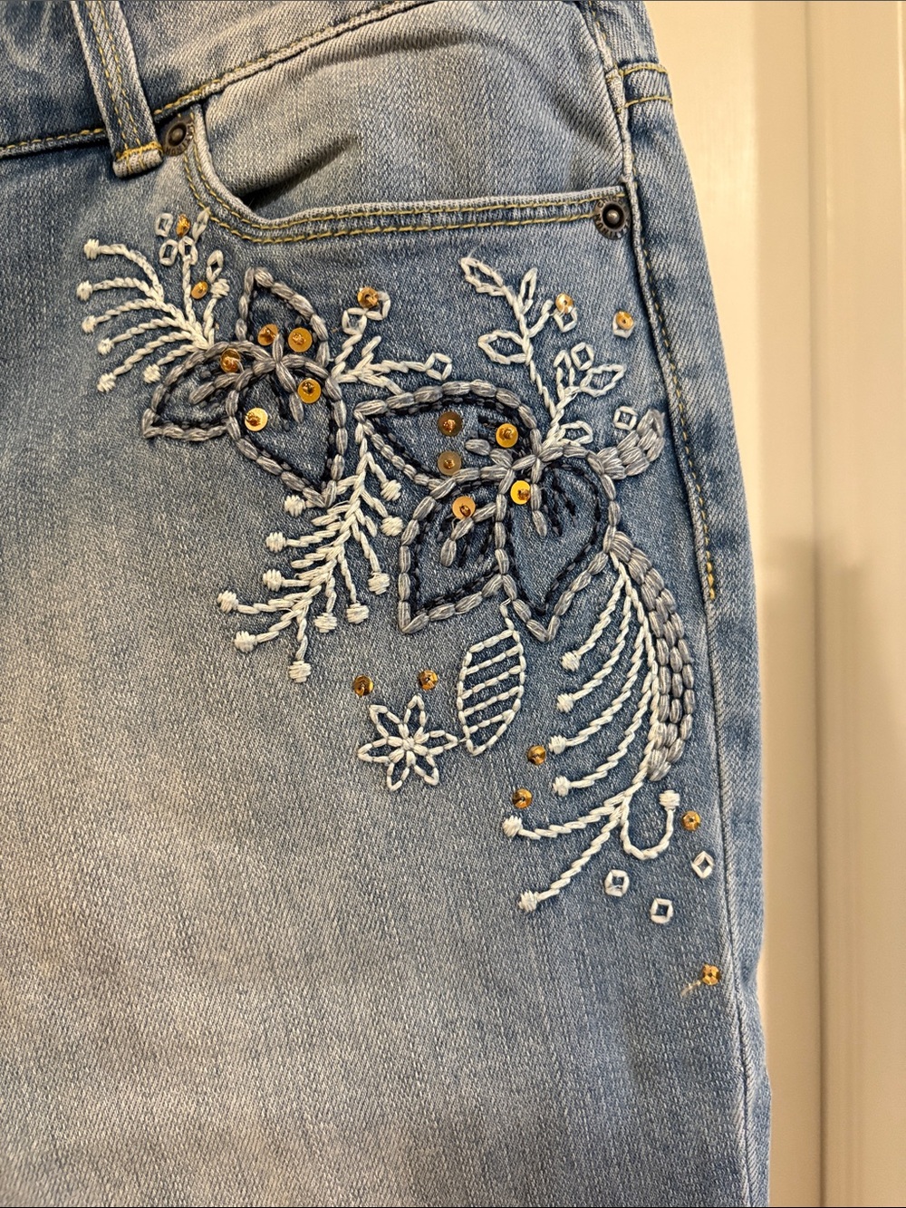 -Cute Chicos embroidered cropped ankle Jeans size 00 - Picture 5 of 6